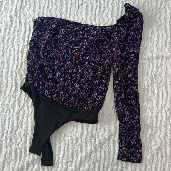 ASTR One-Shoulder Multicolor watercolor Bodysuit size medium women’s - Picture 3 of 4